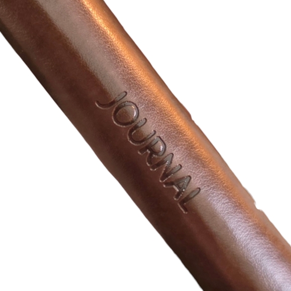 🦋LAST ONE Embossed FAUX Leather Zip Journal - Picture 4 of 16